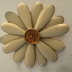 🌼Vintage Daisy Flower Brooch 60s Pin |Coquette | Cottagecore